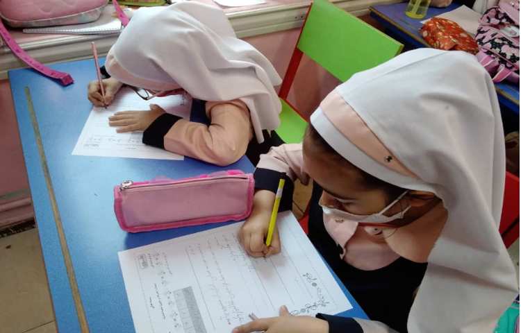 دانش آموزان در حال انجام آزمون 3