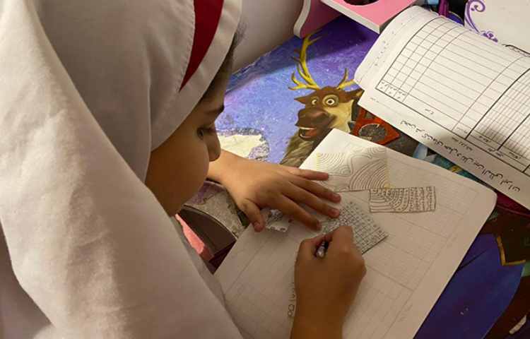 دانش آموزان در حال انجام پروژه‌ی ذن‌تنگل 4