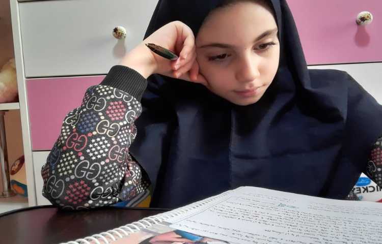 دانش آموزان در حال مطالعه ی دروس 3