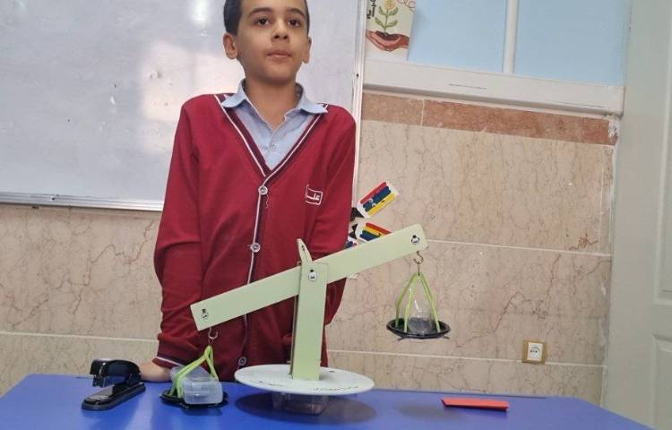 دانش آموزان در رابطه با gram و kilograms توضیح دادند