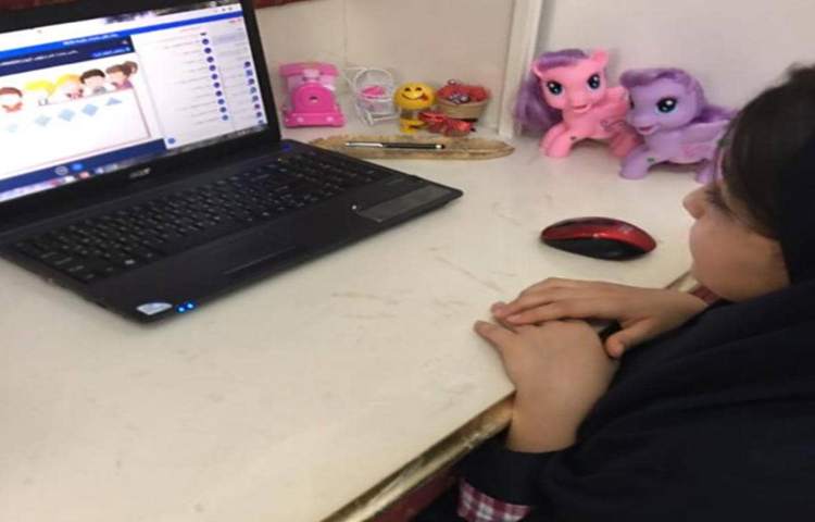 دانش آموزان در کلاس آنلاین 2