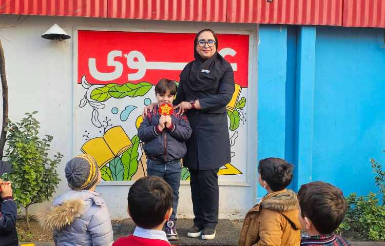 دانش آموزان منتخب هفته به دلیل انگلیسی صحبت کردن مداوم در محیط مدرسه