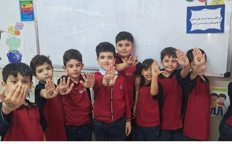 دایره های مهربانی در دست برای یادآوری مهربانی 1