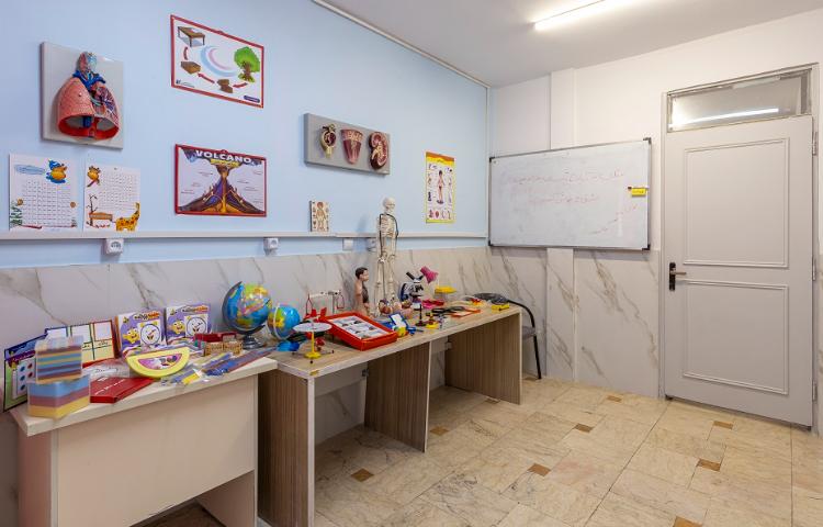 آزمایشگاه دبستان دخترانه خیابان چهارم تهران