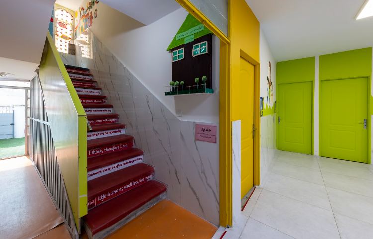 راه‌پله دبستان دخترانه خیابان چهارم تهران