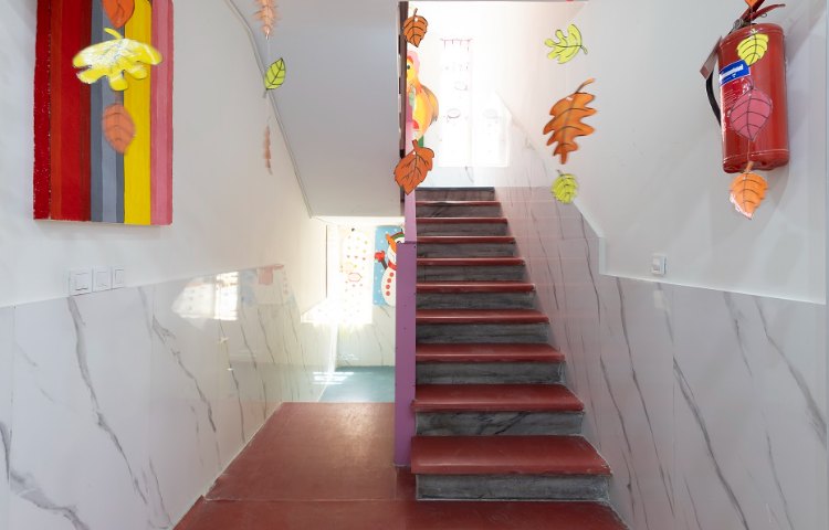 راه‌پله دبستان دخترانه خیابان چهارم تهران