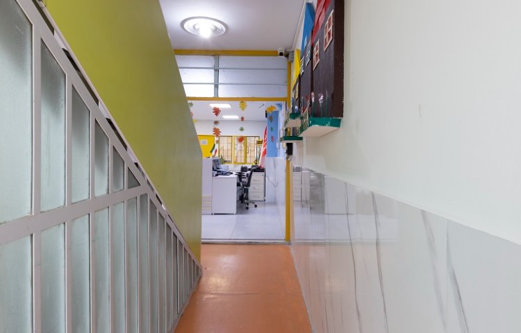 راه‌پله دبستان دخترانه خیابان چهارم تهران