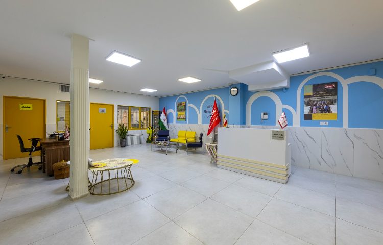 سالن ورودی دبستان دخترانه خیابان چهارم تهران