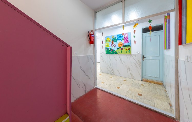 سالن ورودی دبستان دخترانه خیابان چهارم تهران