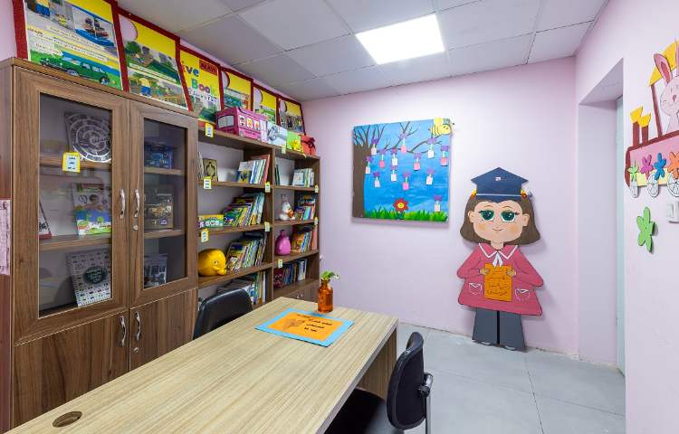 کتابخانه دبستان دخترانه خیابان چهارم تهران