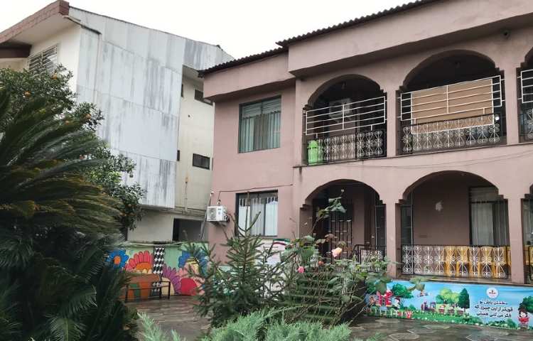 سالن ورودی دبستان دخترانه رویش نو نوشهر