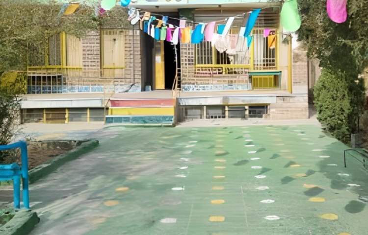 حیاط دبستان دخترانه شادآفرین فردیس