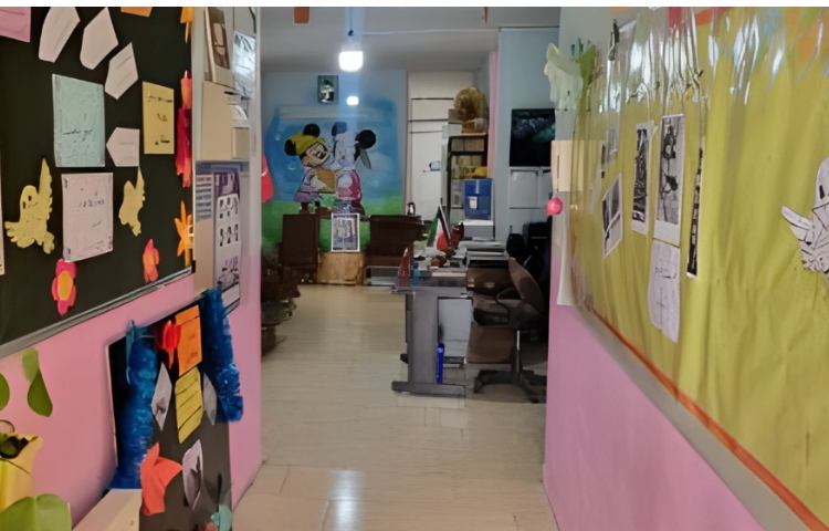 راه‌پله دبستان دخترانه شادآفرین فردیس