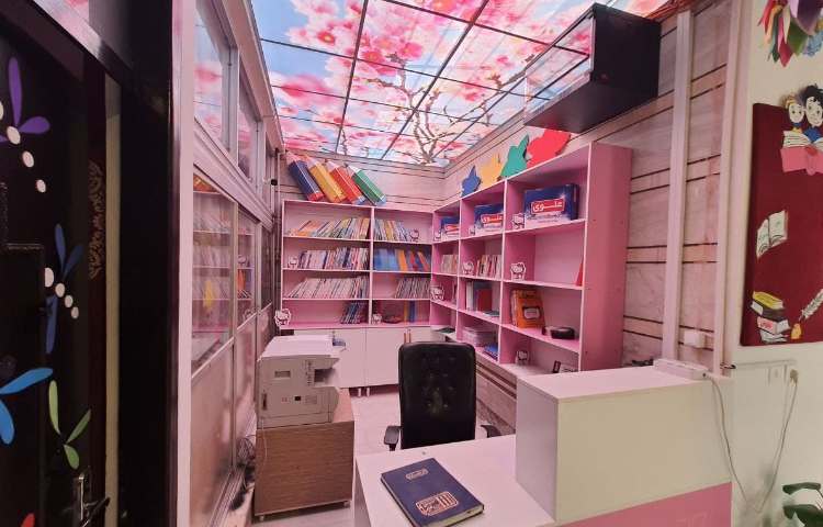 کتابخانه دبستان دخترانه متفکران شاهین شهر