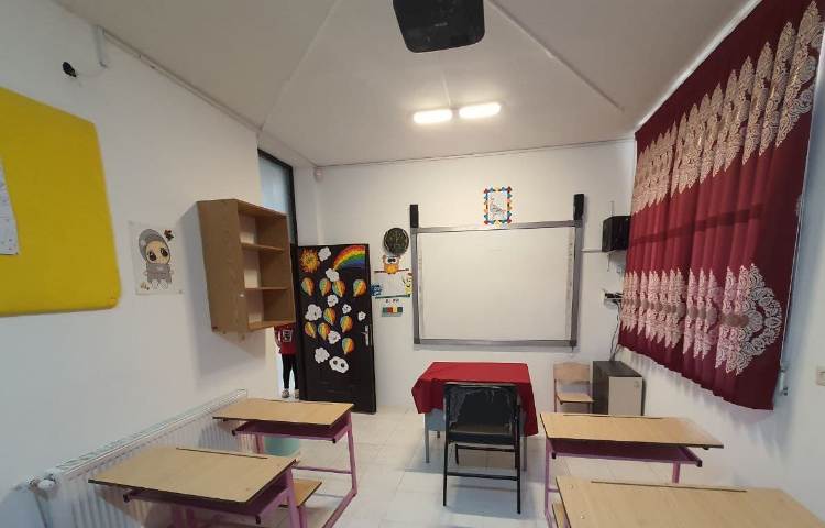 کلاس دبستان دخترانه متفکران شاهین شهر