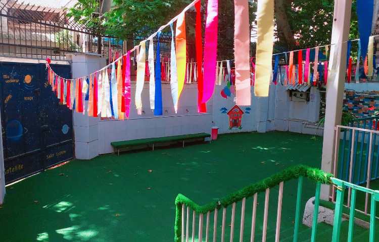 حیاط دبستان دخترانه مریم گرگان