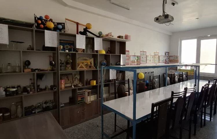 آزمایشگاه دبستان دخترانه معصومیه قم