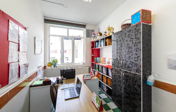 اتاق مشاور دبستان دخترانه منطقه 11 تهران - منیریه