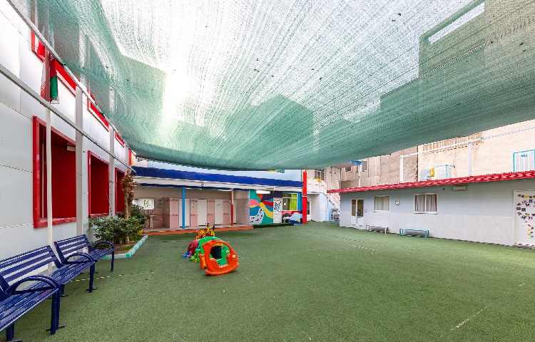 حیاط دبستان دخترانه منطقه 11 تهران - منیریه