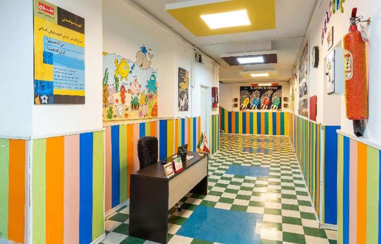 راه‌پله دبستان دخترانه منطقه 11 تهران - منیریه