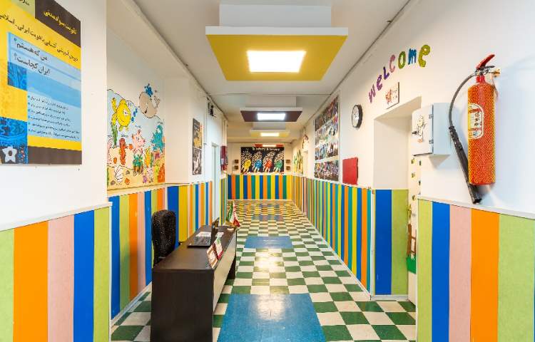 راه‌پله دبستان دخترانه منطقه 11 تهران - منیریه