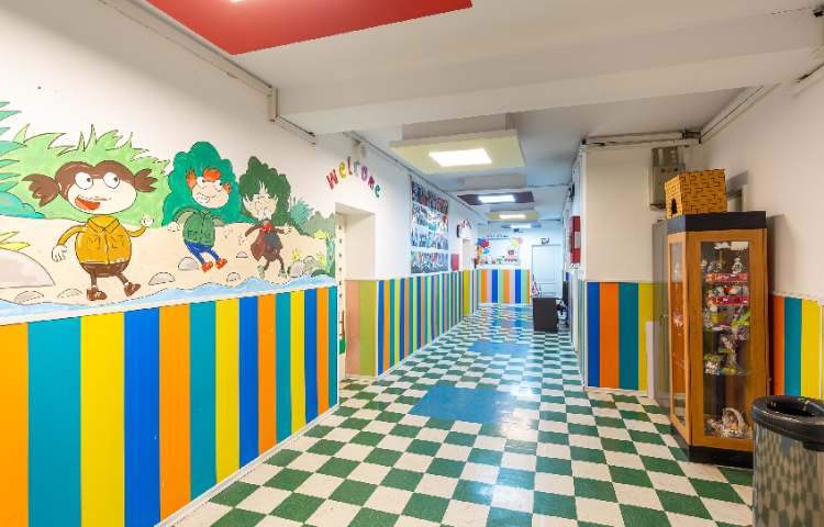 راه‌پله دبستان دخترانه منطقه 11 تهران - منیریه