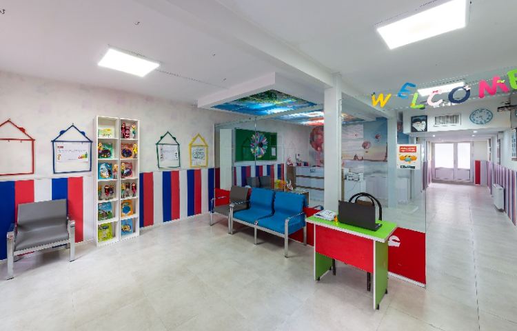 سالن ورودی دبستان دخترانه منطقه 11 تهران - منیریه