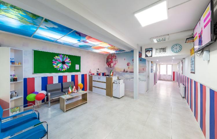 سالن ورودی دبستان دخترانه منطقه 11 تهران - منیریه