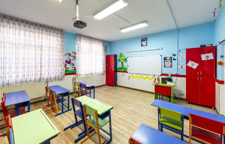 کلاس دبستان دخترانه منطقه 11 تهران - منیریه