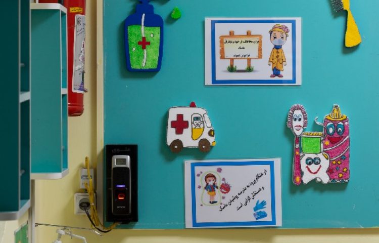 حیاط دبستان دخترانه منطقه 13 تهران - نیروی هوایی