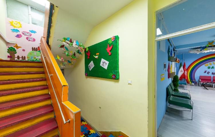 راه‌پله دبستان دخترانه منطقه 13 تهران - نیروی هوایی