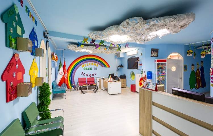 سالن ورودی دبستان دخترانه منطقه 13 تهران - نیروی هوایی