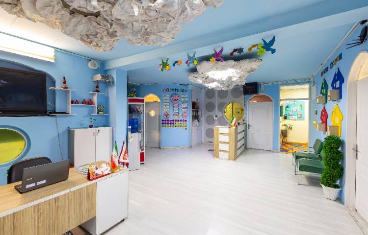 سالن ورودی دبستان دخترانه منطقه 13 تهران - نیروی هوایی