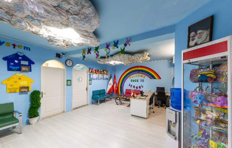 سالن ورودی دبستان دخترانه منطقه 13 تهران - نیروی هوایی