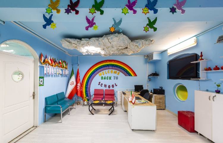 سالن ورودی دبستان دخترانه منطقه 13 تهران - نیروی هوایی