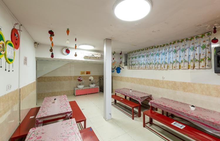 غذاخوری دبستان دخترانه منطقه 13 تهران - نیروی هوایی