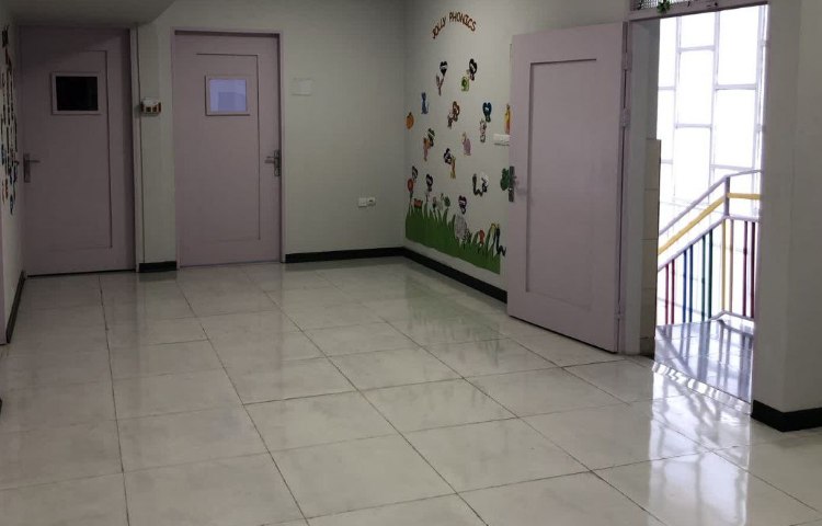 راه‌پله دبستان دخترانه منطقه 14 تهران - نبرد