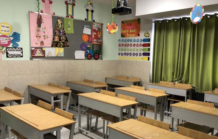 کلاس دبستان دخترانه منطقه 14 تهران - نبرد