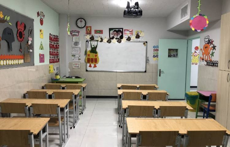 کلاس دبستان دخترانه منطقه 14 تهران - نبرد