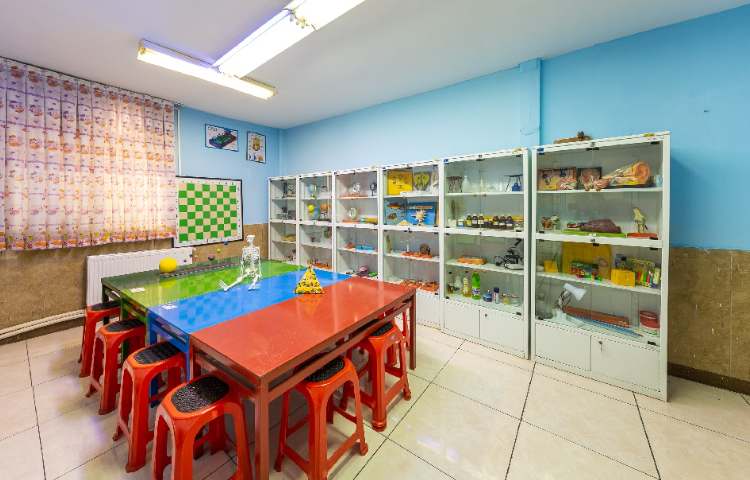 آزمایشگاه دبستان دخترانه منطقه 5 تهران - آریاشهر