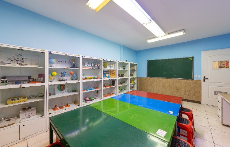 آزمایشگاه دبستان دخترانه منطقه 5 تهران - آریاشهر