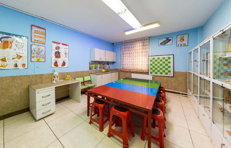 آزمایشگاه دبستان دخترانه منطقه 5 تهران - آریاشهر