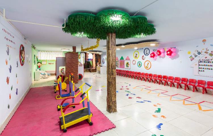 ورزشی دبستان دخترانه منطقه 5 تهران - آریاشهر