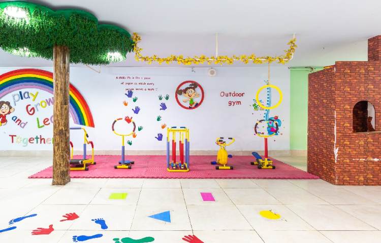 ورزشی دبستان دخترانه منطقه 5 تهران - آریاشهر