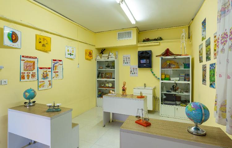 آزمایشگاه دبستان دخترانه میدان امامت تهران