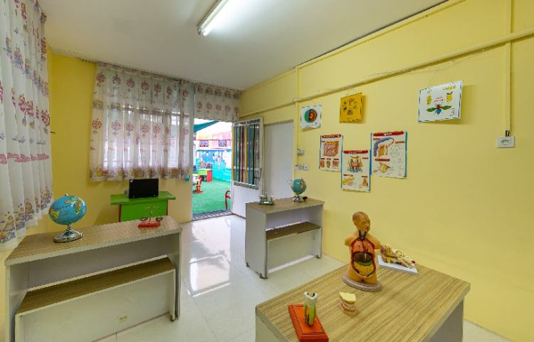 آزمایشگاه دبستان دخترانه میدان امامت تهران