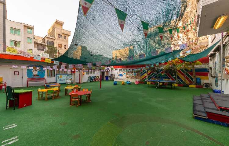 حیاط دبستان دخترانه میدان امامت تهران