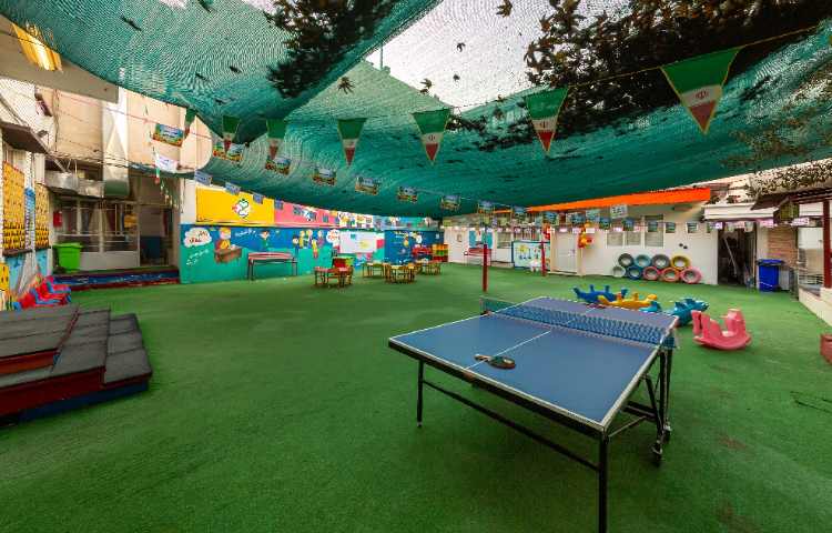 حیاط دبستان دخترانه میدان امامت تهران