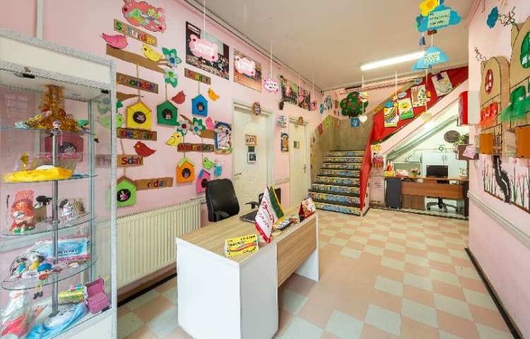 راه‌پله دبستان دخترانه میدان امامت تهران