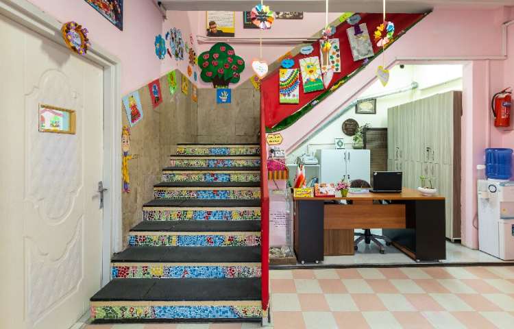 راه‌پله دبستان دخترانه میدان امامت تهران